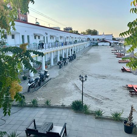Hostel Cazino Nord Rooms มามายา ภายนอก รูปภาพ