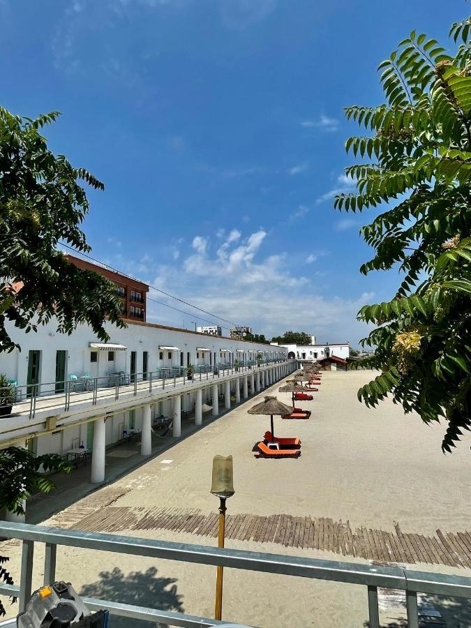 Hostel Cazino Nord Rooms มามายา ภายนอก รูปภาพ