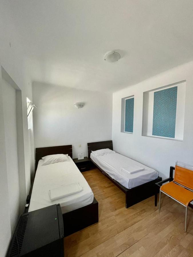 Hostel Cazino Nord Rooms มามายา ภายนอก รูปภาพ