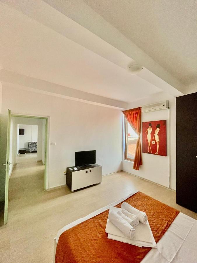 Hostel Cazino Nord Rooms มามายา ภายนอก รูปภาพ