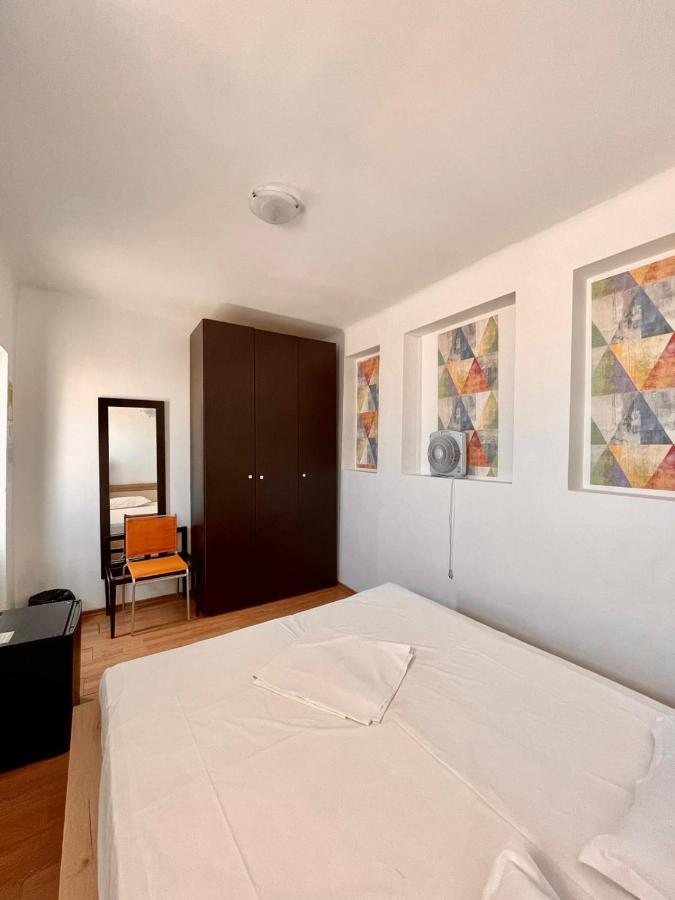 Hostel Cazino Nord Rooms มามายา ภายนอก รูปภาพ