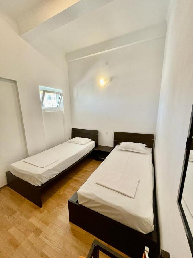 Hostel Cazino Nord Rooms มามายา ภายนอก รูปภาพ