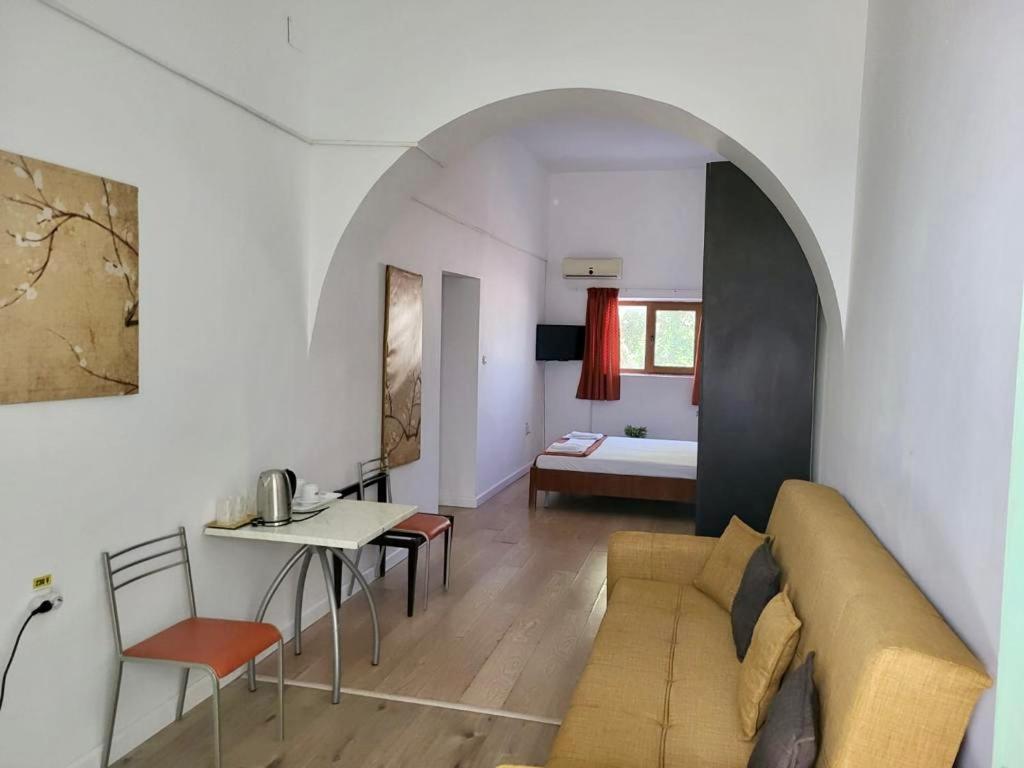 Hostel Cazino Nord Rooms มามายา ภายนอก รูปภาพ