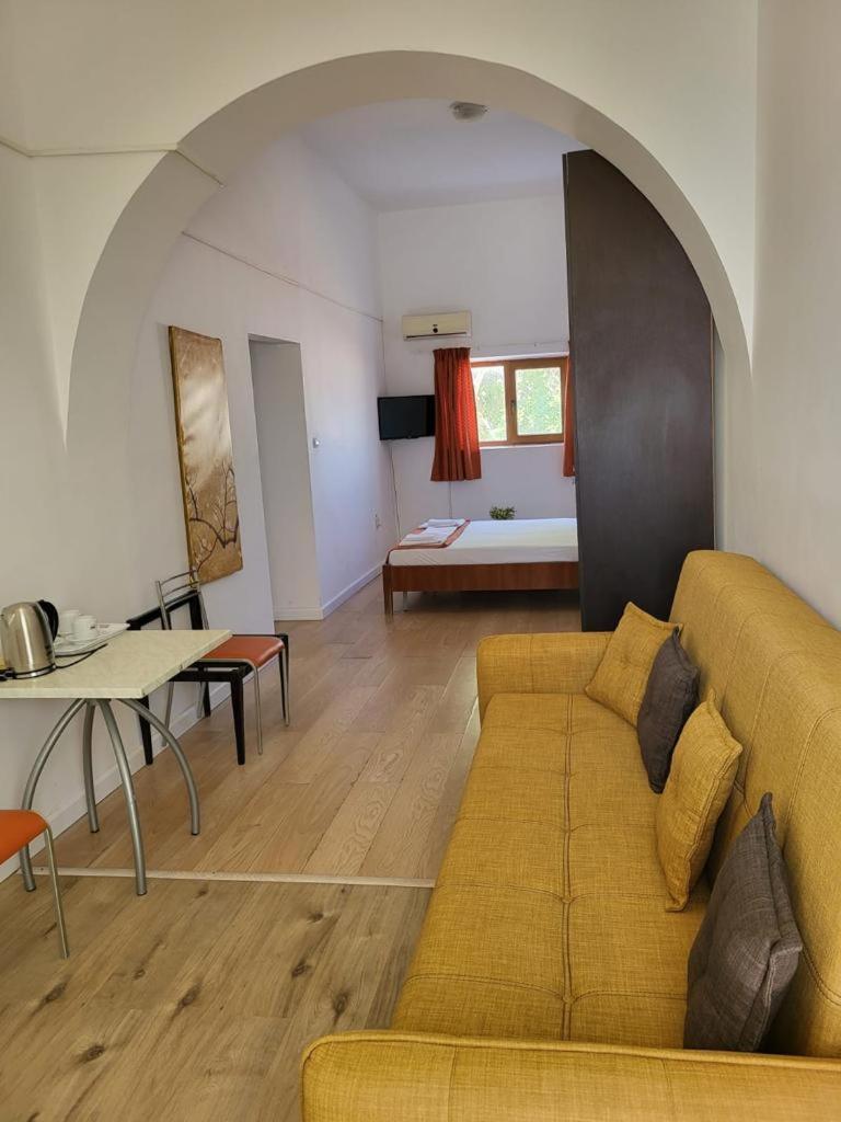 Hostel Cazino Nord Rooms มามายา ภายนอก รูปภาพ