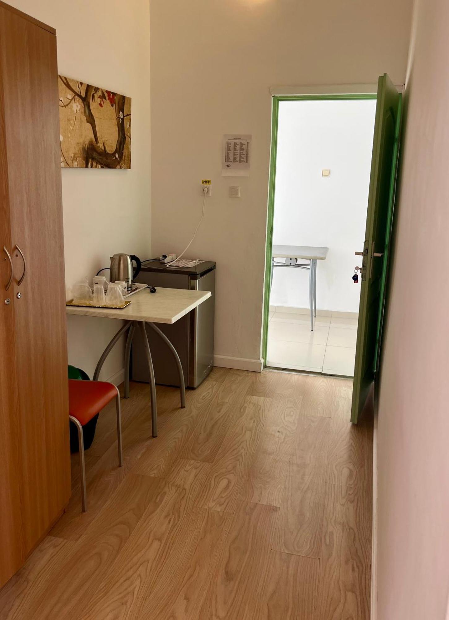 Hostel Cazino Nord Rooms มามายา ภายนอก รูปภาพ