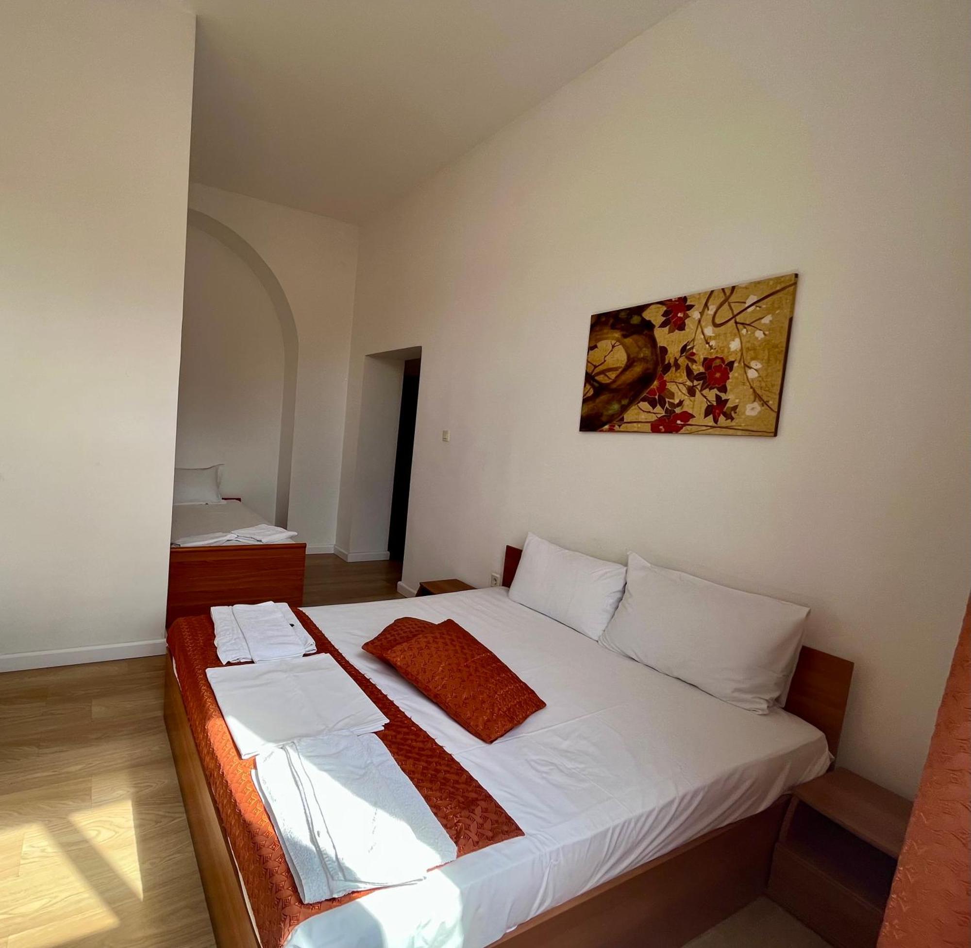 Hostel Cazino Nord Rooms มามายา ภายนอก รูปภาพ