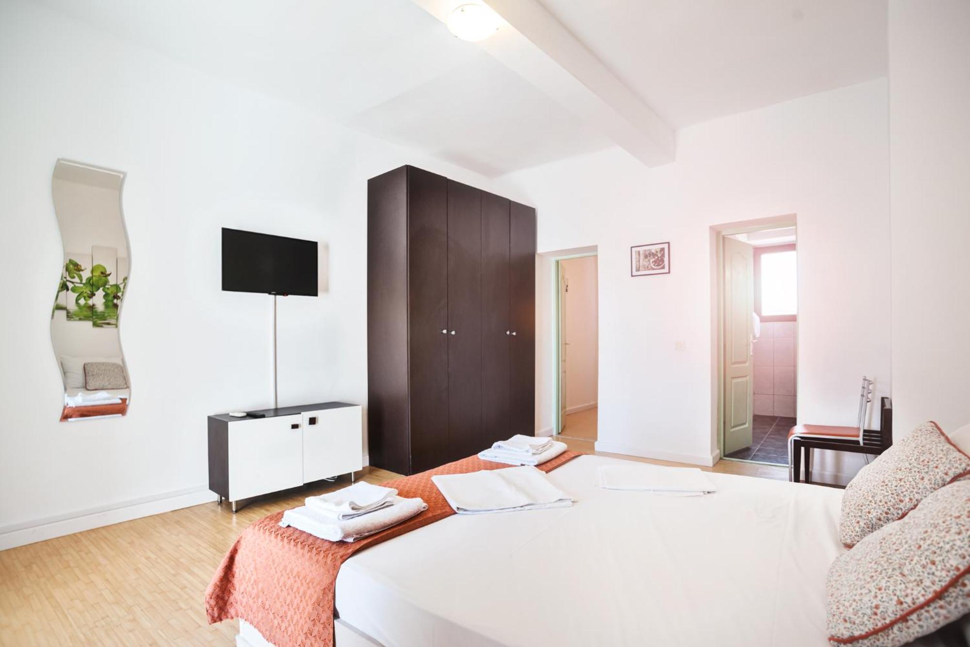 Hostel Cazino Nord Rooms มามายา ภายนอก รูปภาพ