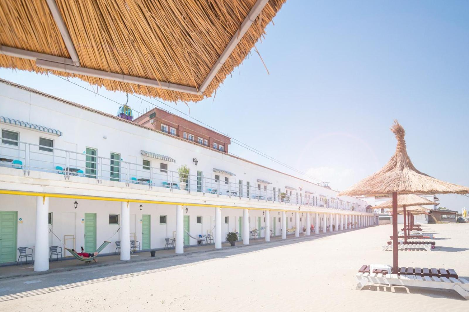 Hostel Cazino Nord Rooms มามายา ภายนอก รูปภาพ